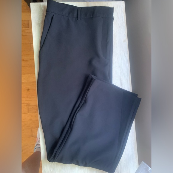 Women’s Express Black Pants. Hook/Clasp Closure. Side & Back Pockets. Size 16. - Picture 5 of 6